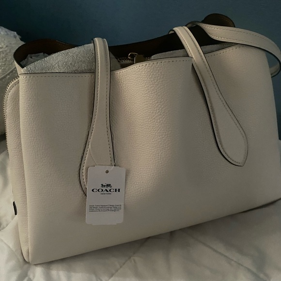 Lora Carryall - Picture 8 of 9